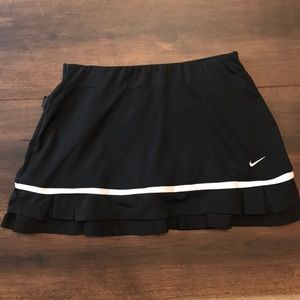 Nike black tennis skirt/large white stripe
